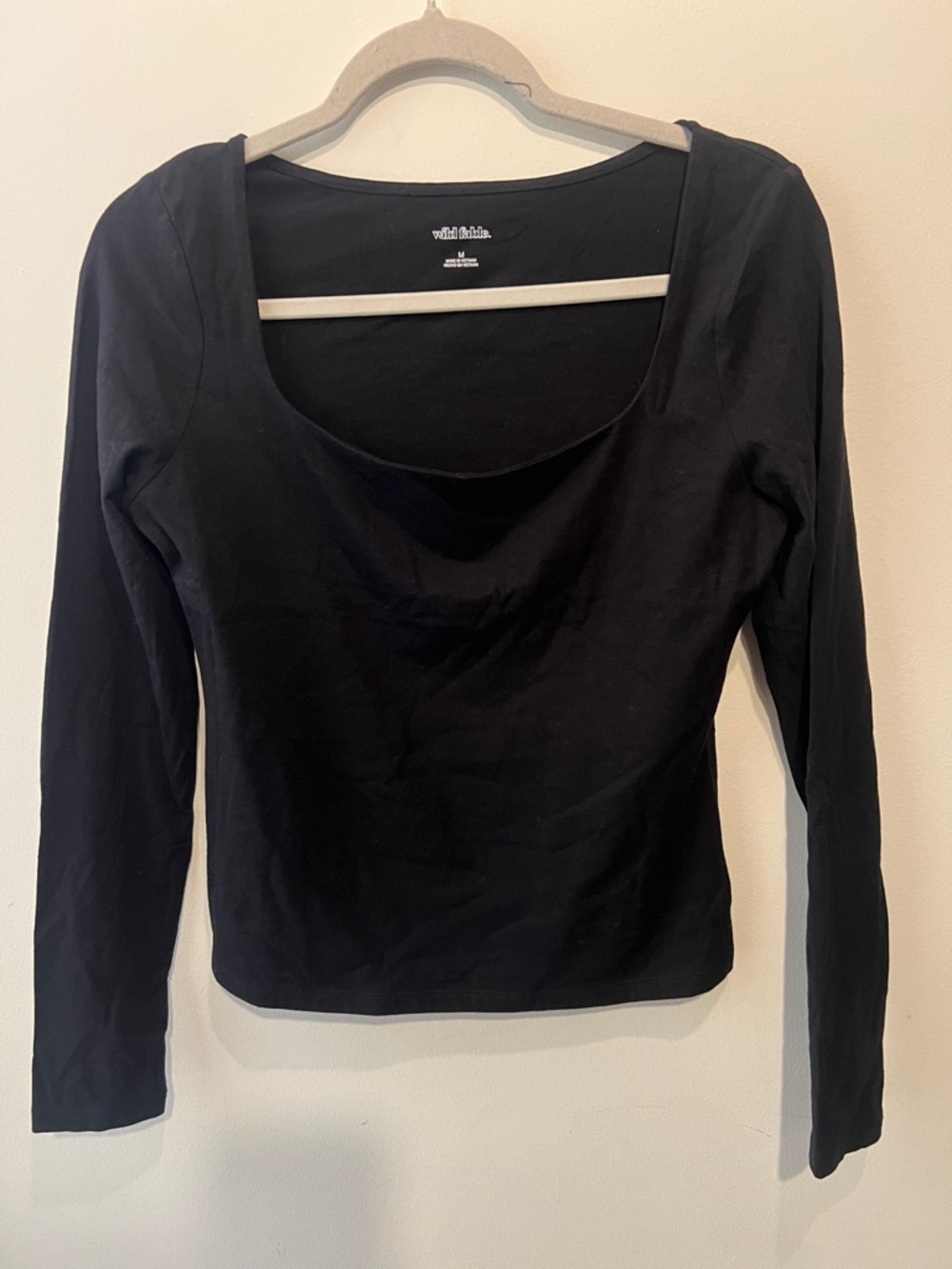 wild fable Black Long-Sleeve Scoop Neck Tee